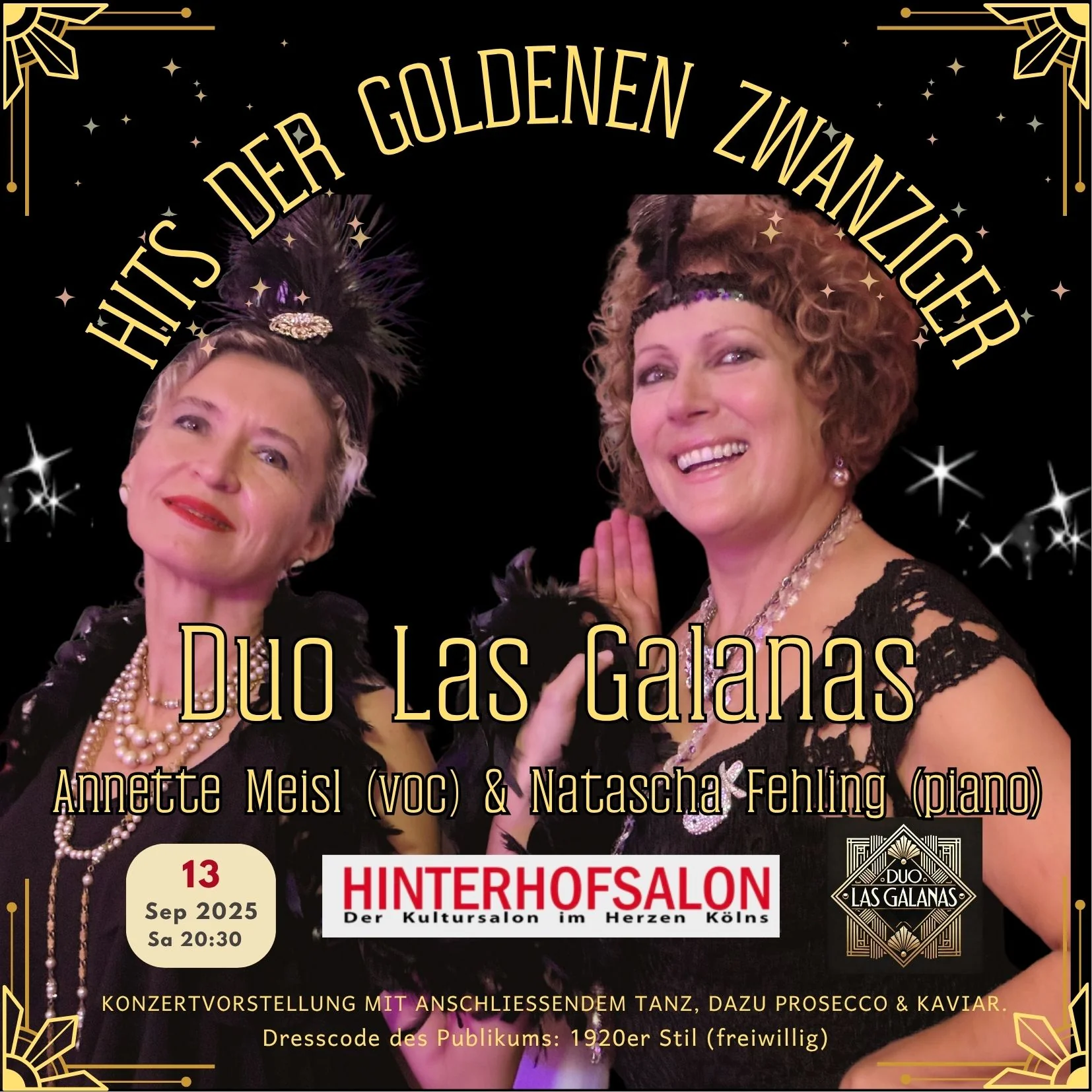 Annette Meisl singt neben Natascha Fehling am Klavier während einer 1920er-Jahre-Performance.